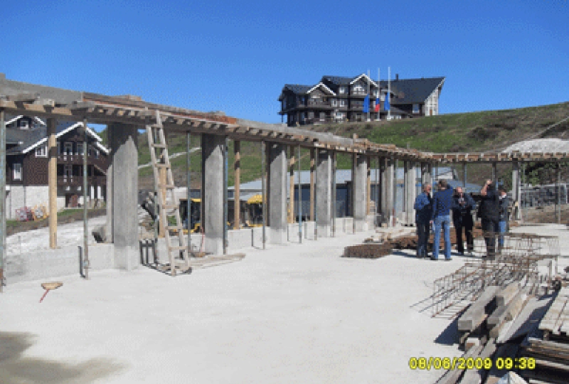 ООО «ДСК Стройконструкция» начинает монтаж конюшни из клееного бруса